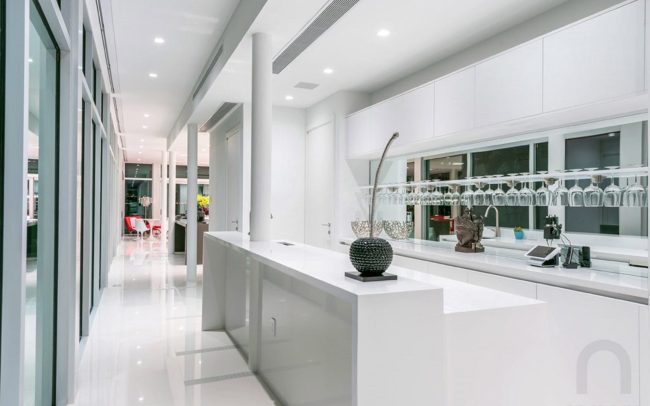 Ultra-Modern luxury waterfront vacation rental home with pool and boat dock in Miami - Villa Manuela - Nomade Villa Collection