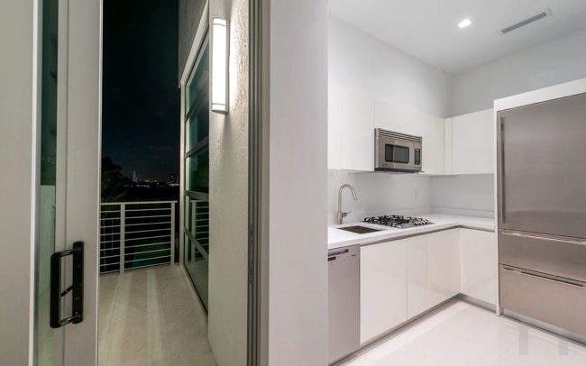 Ultra-Modern luxury waterfront vacation rental home with pool and boat dock in Miami - Villa Manuela - Nomade Villa Collection