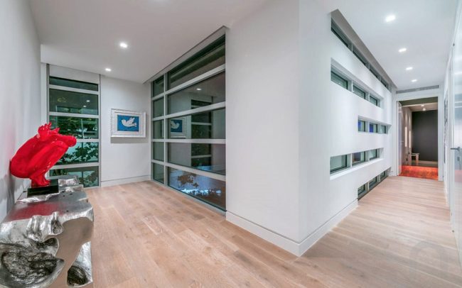 Ultra-Modern luxury waterfront vacation rental home with pool and boat dock in Miami - Villa Manuela - Nomade Villa Collection