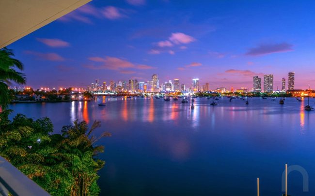 Ultra-Modern luxury waterfront vacation rental home with pool and boat dock in Miami - Villa Manuela - Nomade Villa Collection