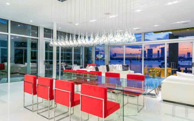 Ultra-Modern luxury waterfront vacation rental home with pool and boat dock in Miami - Villa Manuela - Nomade Villa Collection