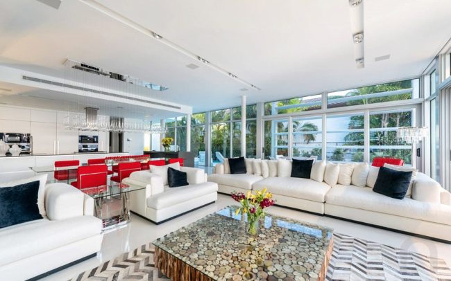 Ultra-Modern luxury waterfront vacation rental home with pool and boat dock in Miami - Villa Manuela - Nomade Villa Collection