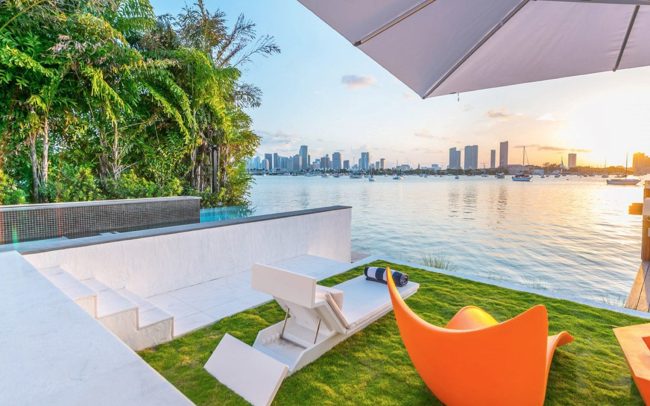 Ultra-Modern luxury waterfront vacation rental home with pool and boat dock in Miami - Villa Manuela - Nomade Villa Collection