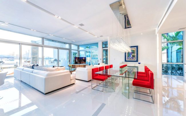 Ultra-Modern luxury waterfront vacation rental home with pool and boat dock in Miami - Villa Manuela - Nomade Villa Collection