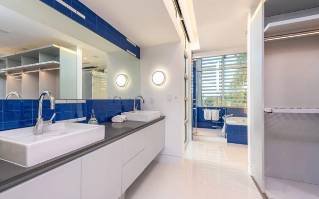 Ultra-Modern luxury waterfront vacation rental home with pool and boat dock in Miami - Villa Manuela - Nomade Villa Collection
