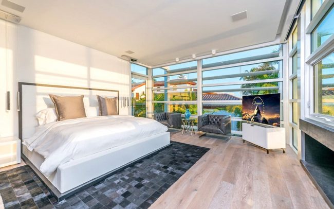Ultra-Modern luxury waterfront vacation rental home with pool and boat dock in Miami - Villa Manuela - Nomade Villa Collection