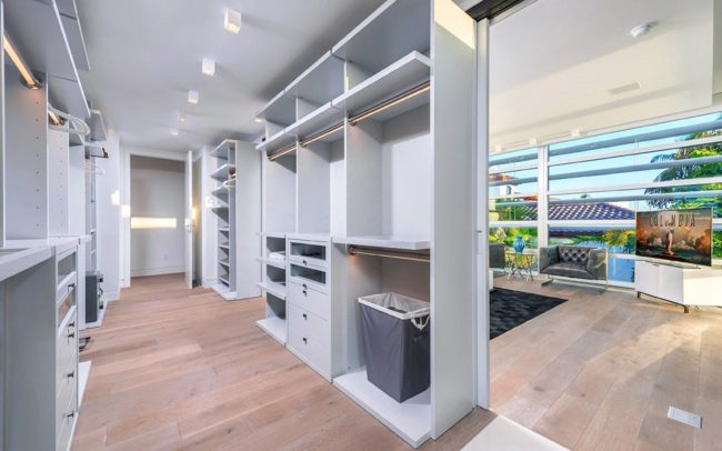 Ultra-Modern luxury waterfront vacation rental home with pool and boat dock in Miami - Villa Manuela - Nomade Villa Collection