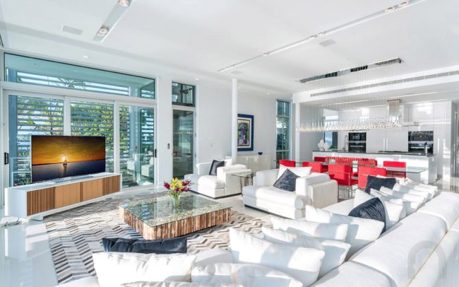 Ultra-Modern luxury waterfront vacation rental home with pool and boat dock in Miami - Villa Manuela - Nomade Villa Collection