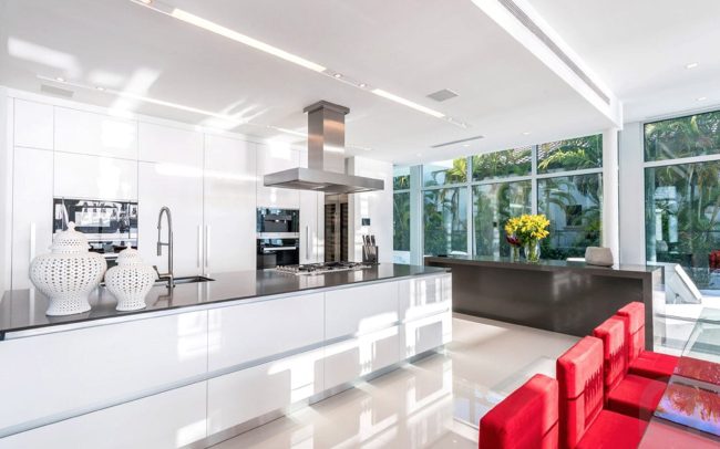 Ultra-Modern luxury waterfront vacation rental home with pool and boat dock in Miami - Villa Manuela - Nomade Villa Collection