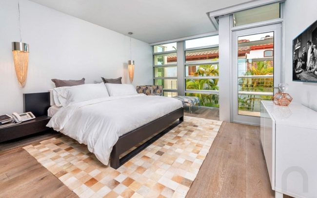 Ultra-Modern luxury waterfront vacation rental home with pool and boat dock in Miami - Villa Manuela - Nomade Villa Collection