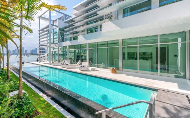 Ultra-Modern luxury waterfront vacation rental home with pool and boat dock in Miami - Villa Manuela - Nomade Villa Collection