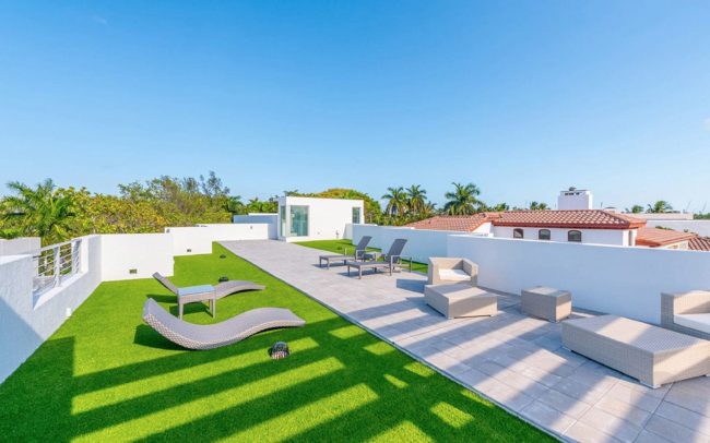 Ultra-Modern luxury waterfront vacation rental home with pool and boat dock in Miami - Villa Manuela - Nomade Villa Collection