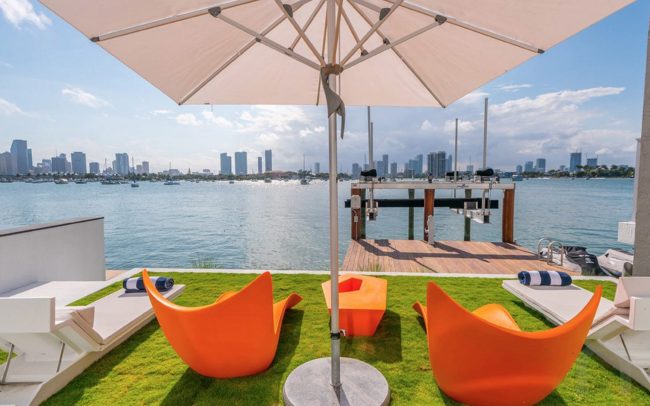 Ultra-Modern luxury waterfront vacation rental home with pool and boat dock in Miami - Villa Manuela - Nomade Villa Collection