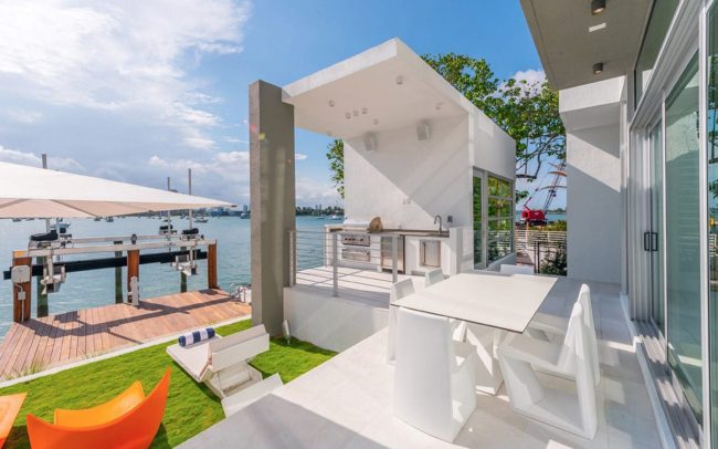 Ultra-Modern luxury waterfront vacation rental home with pool and boat dock in Miami - Villa Manuela - Nomade Villa Collection
