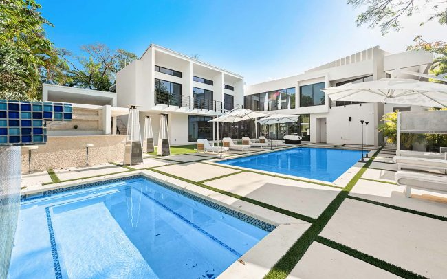 Villa Mariola – Luxury Vacation Rental Home in Miami