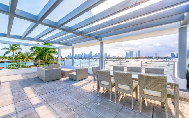Ultra-Modern luxury waterfront vacation rental home with pool and boat dock in Miami - Villa Manuela - Nomade Villa Collection